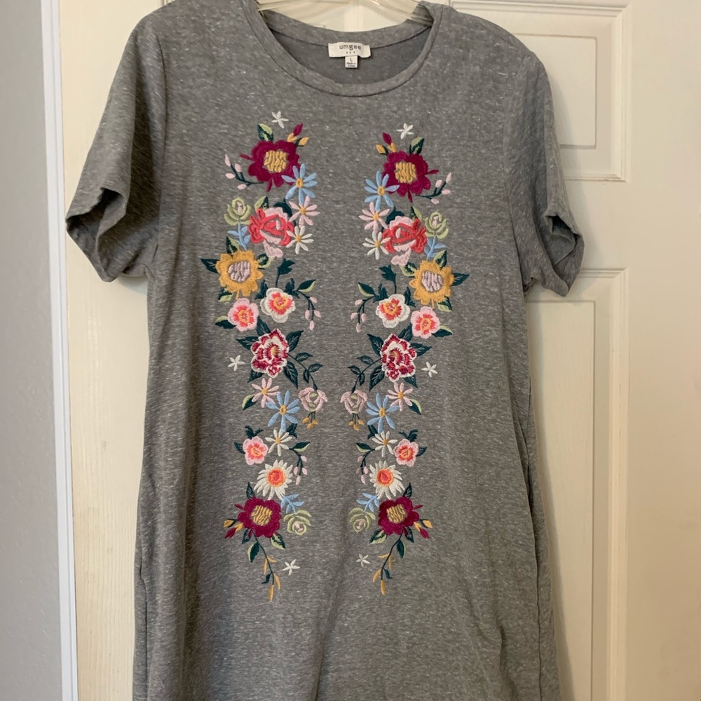 Umgee embroidered flower dress size large